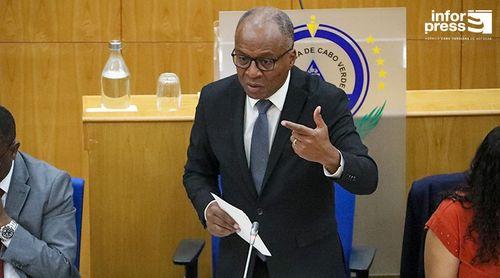   Estado da Nação: PM promete reforçar transportes interilhas com mais aviões e um barco construído de raiz