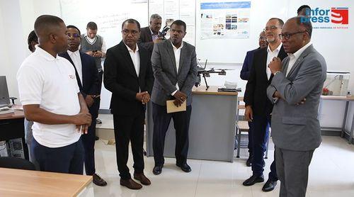 PM promete melhorar condições de mobilidade e reforçar apoio à Uni-CV