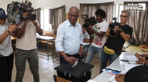 Legislativas2026: Ulisses Correia e Silva exerce direito de voto e apela à participação