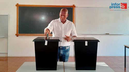 Autárquicas 2024/São Vicente: Candidato do PAICV vota e apela aos cidadãos que cumprem dever de votar para reforçar a democracia
