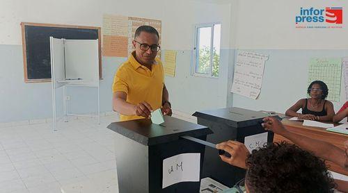 Autárquicas 2024/São Filipe: Nuías Silva votou na escola de Terra Branca depois das 11 horas convicto num resultado histórico 