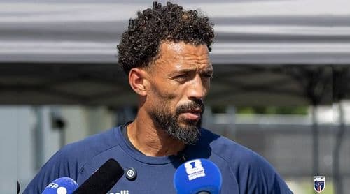 Futebol: Vozinha assina pelo Colo Colo e vai jogar no campeão chileno