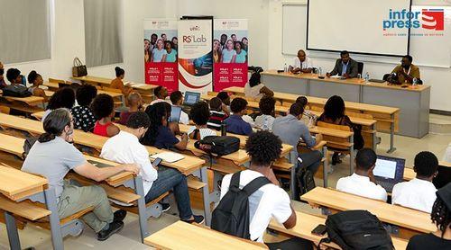 Uni-CV reforça competências de estudantes e recém-formados no domínio da inteligência artificial