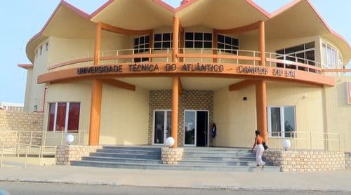  Ilha do Sal: ISAT inicia ano lectivo em instalações próprias no antigo Hotel Atlântico
