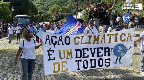 Brava: Estudantes saíram às ruas para sensibilizar a população sobre importância da acção climática