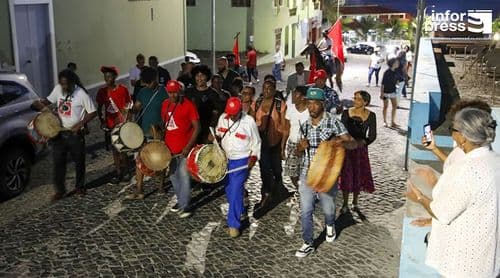 São Filipe: Bênção de bandeiras reafirma fé e identidade comunitária no 1.º de Maio