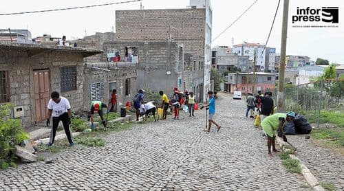 Praia promove campanha de limpeza para eliminar focos do mosquito do paludismo