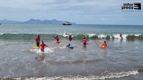 Porto Novo: Praia de Armazém recebe campeonato regional de bodyboard júnior