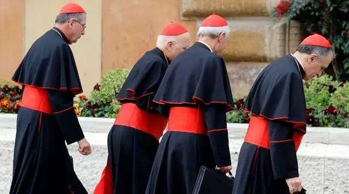 Cardeais iniciam votação de sucessor de Francisco preocupados com unidade da Igreja