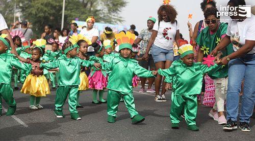 Praia/Carnaval 2026: Grupos infantis levam cor e alegria à Avenida Cidade de Lisboa
