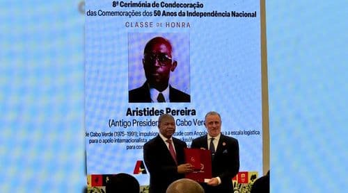 Presidente angolano condecora a título póstumo primeiro chefe de Estado cabo-verdiano
