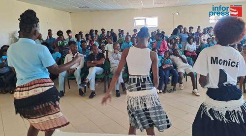 Santa Catarina: Escola Armando Napoleão Fernandes coloca alunos no centro da celebração da língua materna