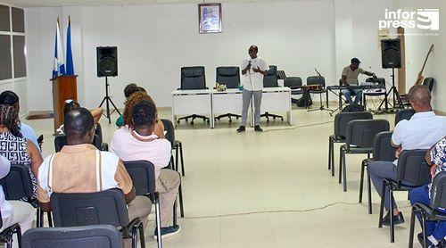 Maio: Encontro com emigrantes destaca constrangimentos nas alfândegas e no transporte aéreo como principais problemas