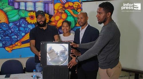 Futebol/São Nicolau: Associação entrega projectores para iluminação de estádio Di Deus e campos de treino