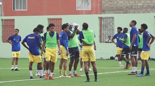 Futebol/São Vicente: Amarante aposta na juventude e Salamansa define manutenção como prioridade