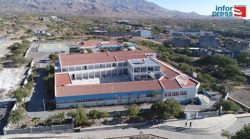 Porto Novo: Encontros com pessoal dirigente e com pais e encarregados de educação marcam visita do ministro da Educação