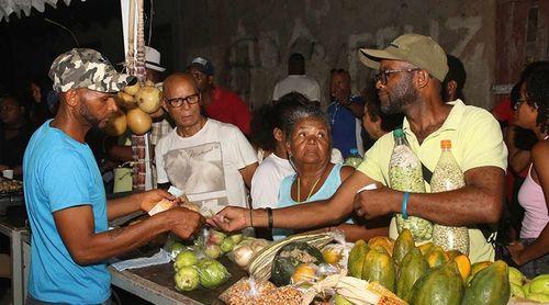 Porto Novo/São João: Feira agropecuária de Santo Antão na fase de montagem – organização 