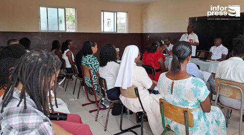 Santa Catarina: Agrupamento IV de Achada Lém capacita professores para leccionar Educação Moral e Religiosa Católica (c/áudio)