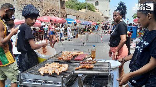 São Vicente: Comerciante aproveita Kavala Fresk para incrementar venda de frango e porco grelhado