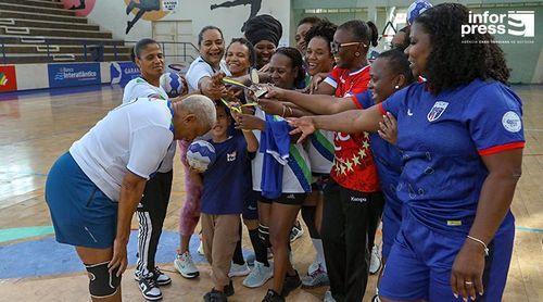 Antiga internacional de andebol “Nita” homenageada pela Federação Cabo-verdiana da modalidade 