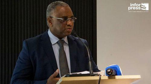 Governador do BCV diz que mercado de valores mobiliários em Cabo Verde continua longe do seu potencial (c/áudio)