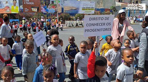 Santa Catarina: Crianças em marcha para sensibilizar sociedade para seus deveres e direitos (c/áudio)