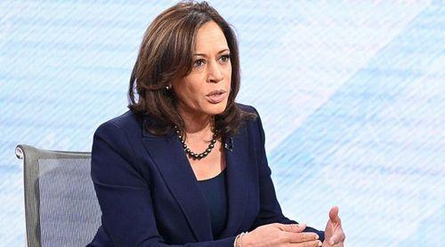 Kamala Harris vê EUA prontos para "virar página" de Trump e terá classe média como prioridade