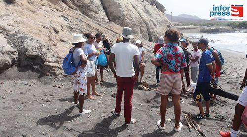 Santo Antão: Terrimar preocupada com lixo amontoado nas praias no município do Porto Novo