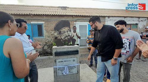 Ilha do Sal: Ildo Lobo homenageado na ilha com silhueta em frente à casa onde cresceu