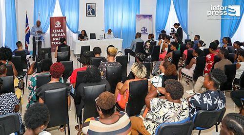 Beneficiários da Acção Social da CMP munidos de ferramentas para gestão de pequenos negócios