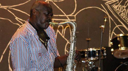 Familiares e amigos lamentam morte do saxofonista Totinho