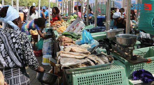 Praia: Participantes da feira de cinza satisfeitos com a organização e volume das vendas