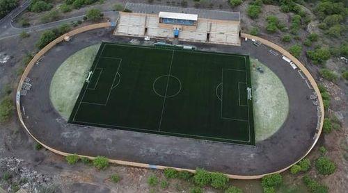 Futebol/Santo Antão: Relva sintética no Estádio Municipal do Porto Novo instalada - edilidade