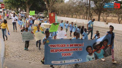 Brava: Alunos da Escola Manuel Rodrigues marcham pelo reconhecimento dos seus deveres e direitos
