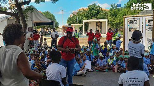 Escolas do EBI realizam marcha cívica alertando sobre mudanças climáticas (c/áudio)