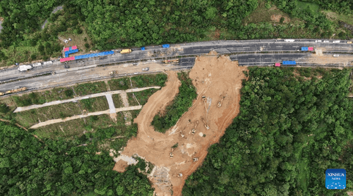 Desabamento de autoestrada no sul da China causa pelos menos 48 mortos