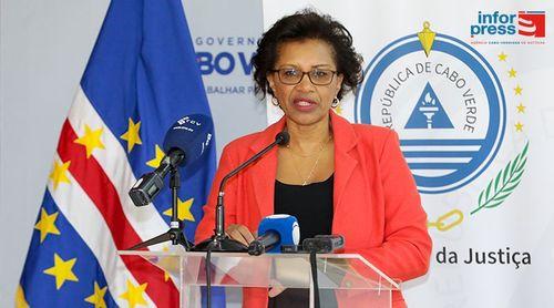 Ministra da Justiça preside fórum de socialização do anteprojecto do código de processo administrativo de Cabo Verde