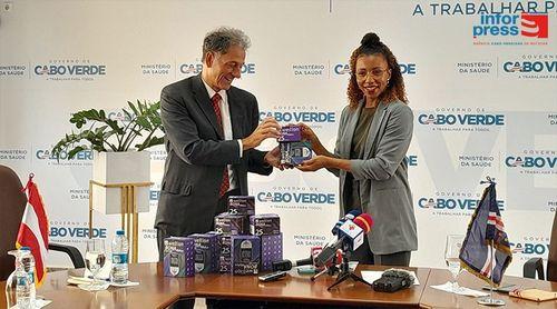 Cabo Verde recebe da Áustria equipamentos para medição rápida do nível de açúcar nos diabéticos