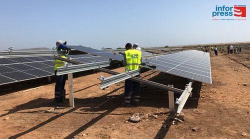 Ilha do Sal: Ministro inteira-se do andamento das obras do parque solar fotovoltaico em Santa Maria