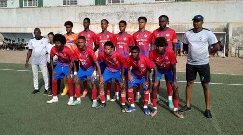 Futebol/Sub-17: EFIZ cilindra Ultramarina (7-0) e qualifica-se às meias-finais