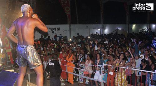 São João Baptista/Brava: Público amanhece vibrando ao som do MC Acondize