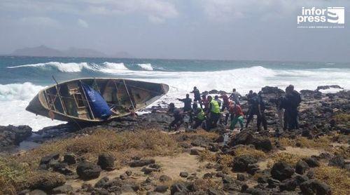 São Vicente: Piroga dá à costa no Calhau e autoridades apontam cinco mortes e cinco sobreviventes