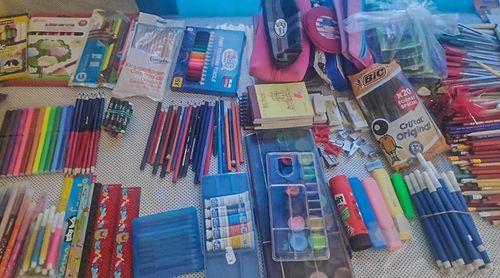 São Vicente: Organização Turn On Success doa materiais escolares a OMCV para distribuir para crianças carenciadas