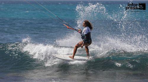 Mundial Kitesurf: Júlia Silva, a única cabo-verdiana entre as melhores do mundo, quer “dignificar a mulher crioula” (c\vídeo)