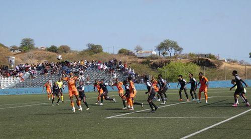 Futebol/Campeonato CV: Académica surpreendida em “casa” pelo Académico e sofre primeira derrota no nacional
