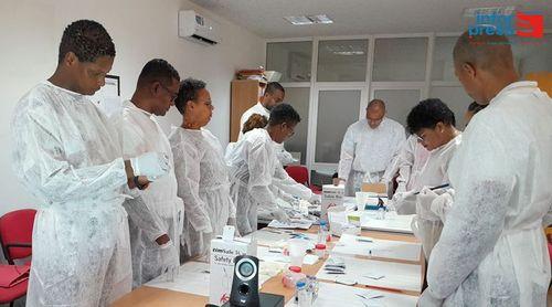 Técnicos de saúde que actuam nas prisões em capacitação para diagnóstico precoce de doenças infecciosas (c/áudio)