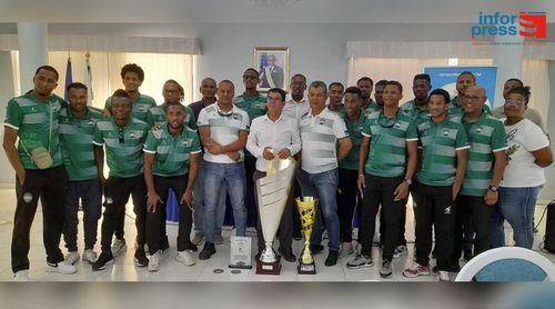 Ilha do Sal: Autarquia atribui cheque de 400 contos ao Palmeira pela conquista da Taça Dja d’Sal 