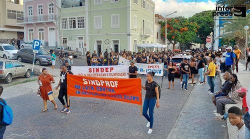 São Vicente: Sindicatos dos professores vão agendar nova manifestação em Outubro  e prometem radicalizar (c/áudio)