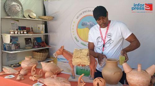 AME: Artesão Alcides Morais exibe produtos artesanais da Boa Vista numa “rica cultura e talento local”