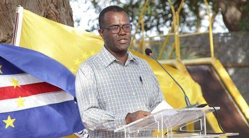 Porto Novo: Delegado do Ministério da Educação enaltece “papel social” da Escola Secundária Progresso na formação dos jovens